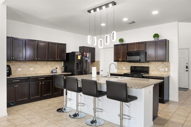 Building Photo - 121 Leona River Trl Rental