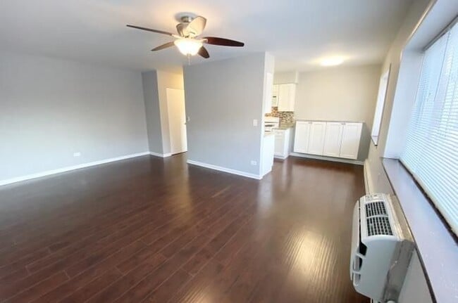 Photo - 8450 Skokie Blvd