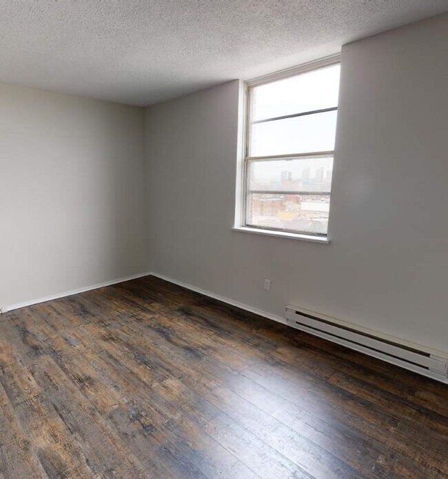 Photo - Windsor Tower