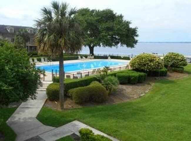 Photo - 842 Cedar St