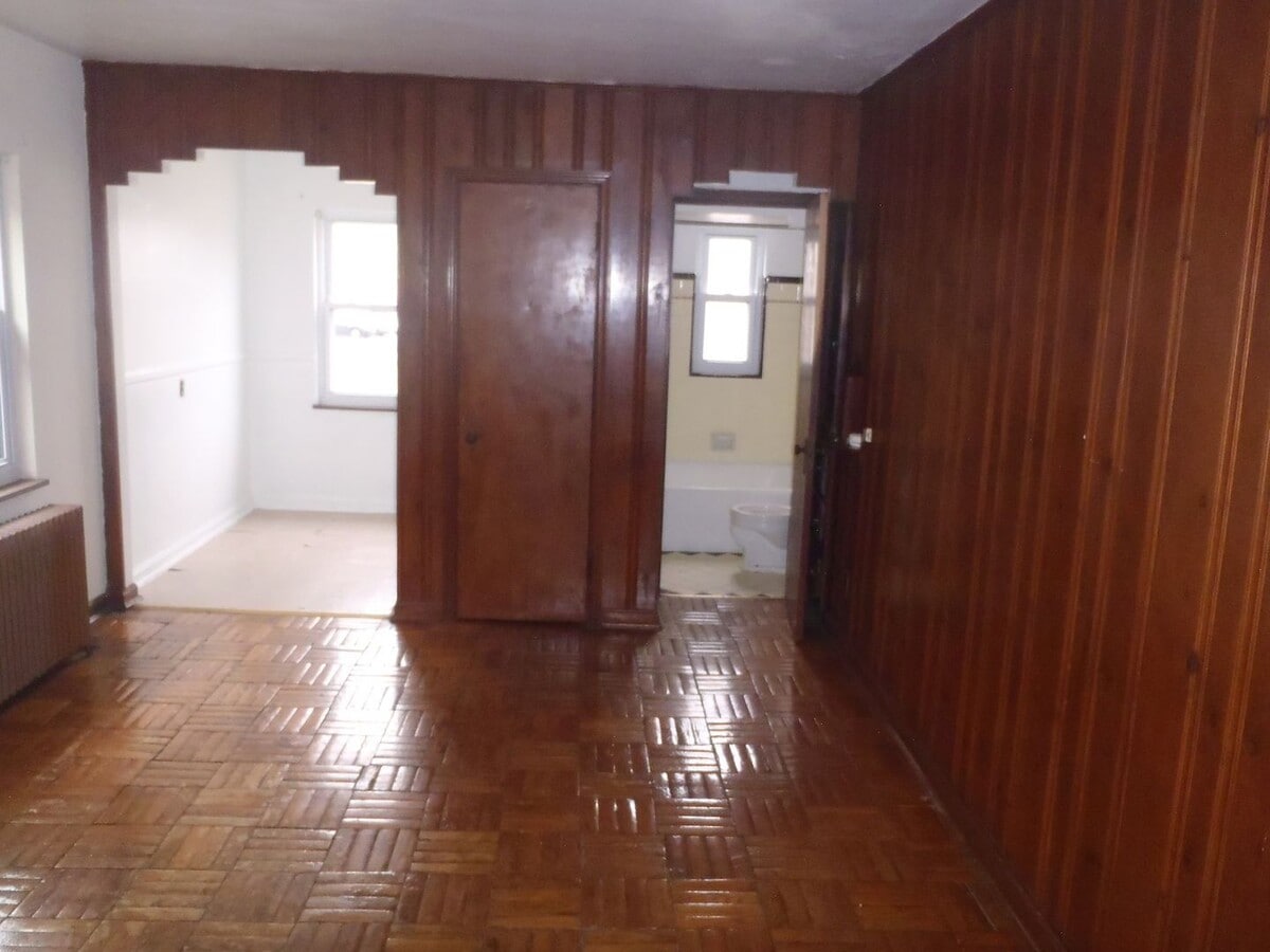 Photo - 960 Ludlow Ave