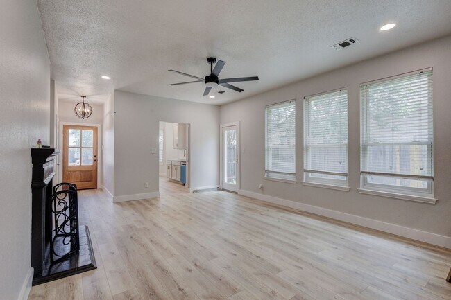Photo - 3948 Overlake Dr
