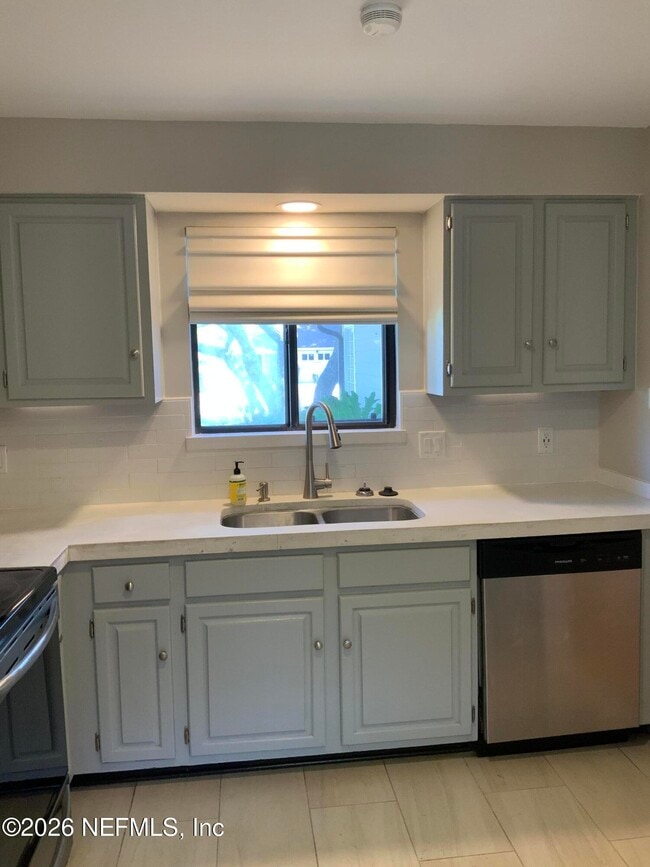 Photo - 1809 Kings Way