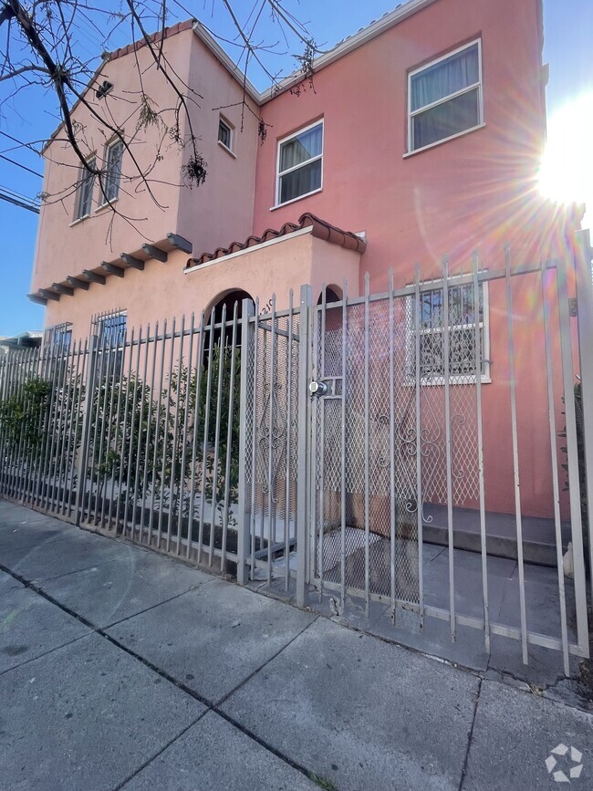 Building Photo - 1208 S St Andrews Pl Rental
