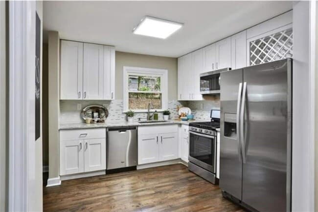 Photo - 2980 Pasadena Dr