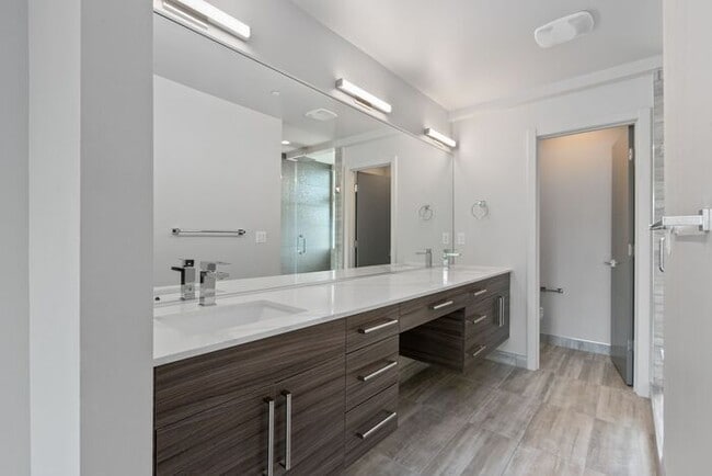 Photo - Stunning Ultra-Modern Capitol Hill View Home with Air Conditioning