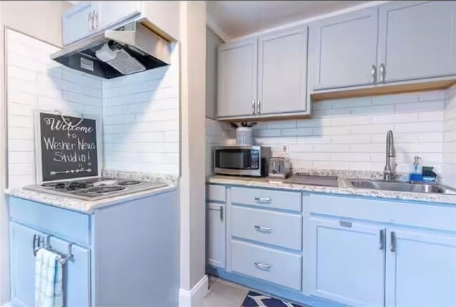 Building Photo - 235 Walnut St NW Unit G