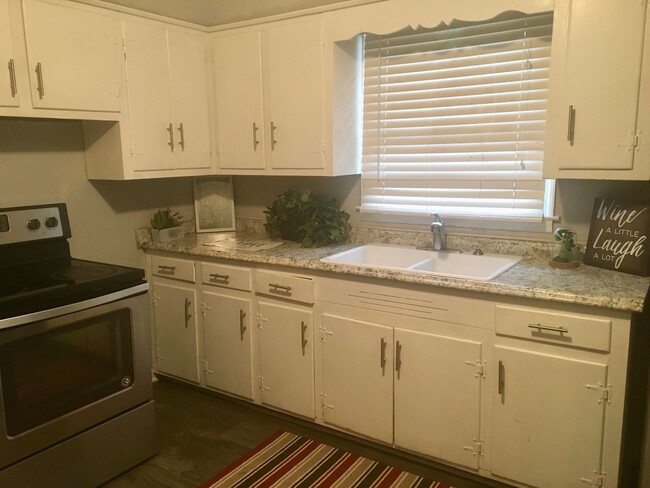 Photo - LARGE 3 bedroom + flex room,  2 bath home!!!