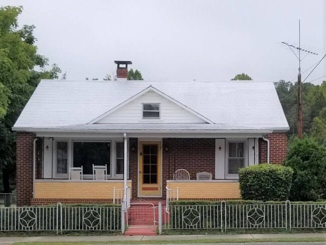 Building Photo - 103 W 29th St Rental
