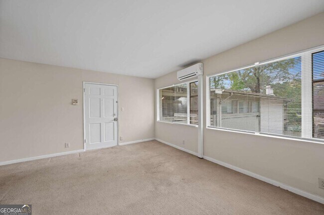 Photo - 11 Peachtree Hills Ave NE Unit B5