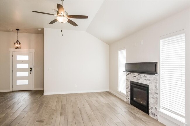 Photo - 508 NW 179th Cir
