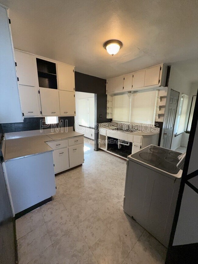 Photo - 2613 Louise St