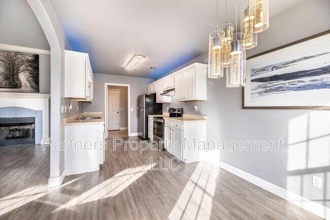 Photo - 561 Redbud St