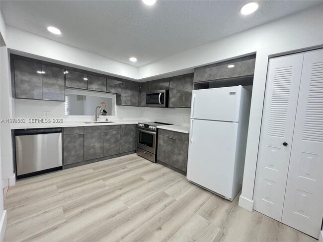 Photo - 1001 SW 128th Terrace Unit #406B