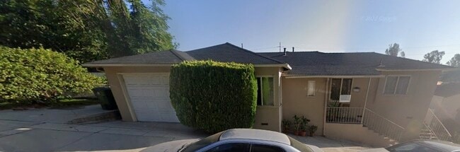 Building Photo - 2773 Lakewood Ave