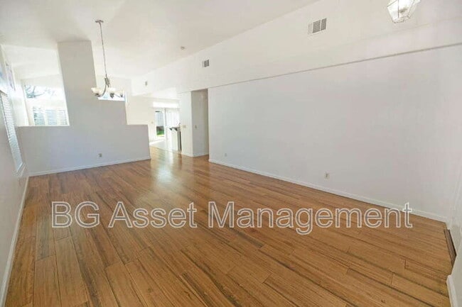 Photo - 295 Avalon Cir