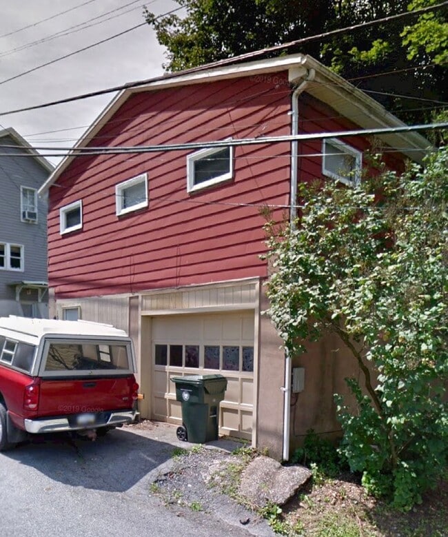 Photo - 103 N Ridge St