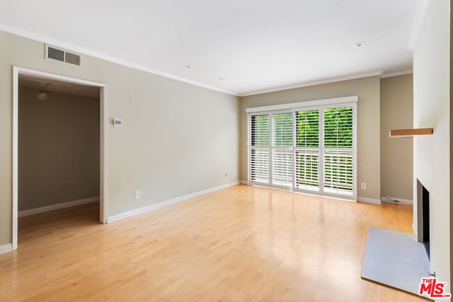 Photo - 10671 Wilkins Ave Unit 5