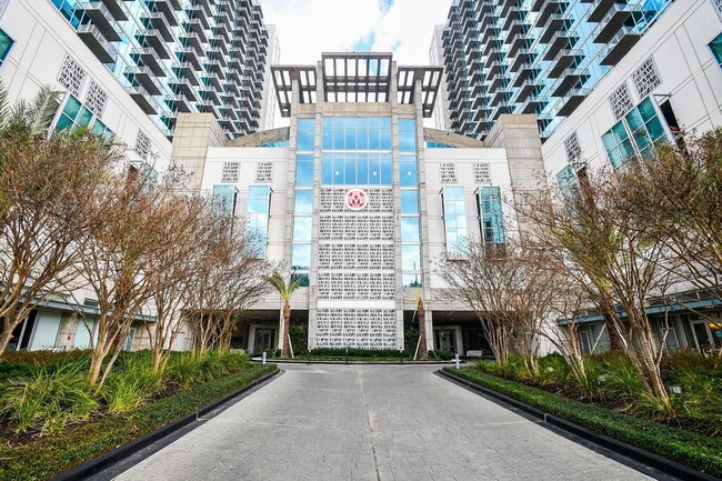 Building Photo - 5925 Almeda Rd Unit 10704