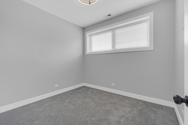 Photo - 4827 S St Lawrence Ave Unit #3