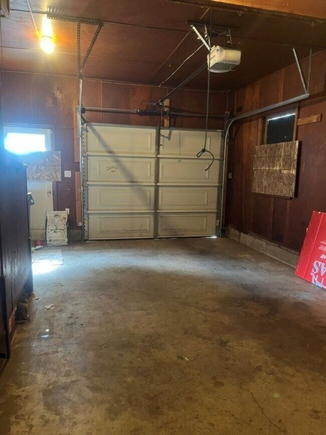 Photo - Spacious 3 bedroom home, available now!