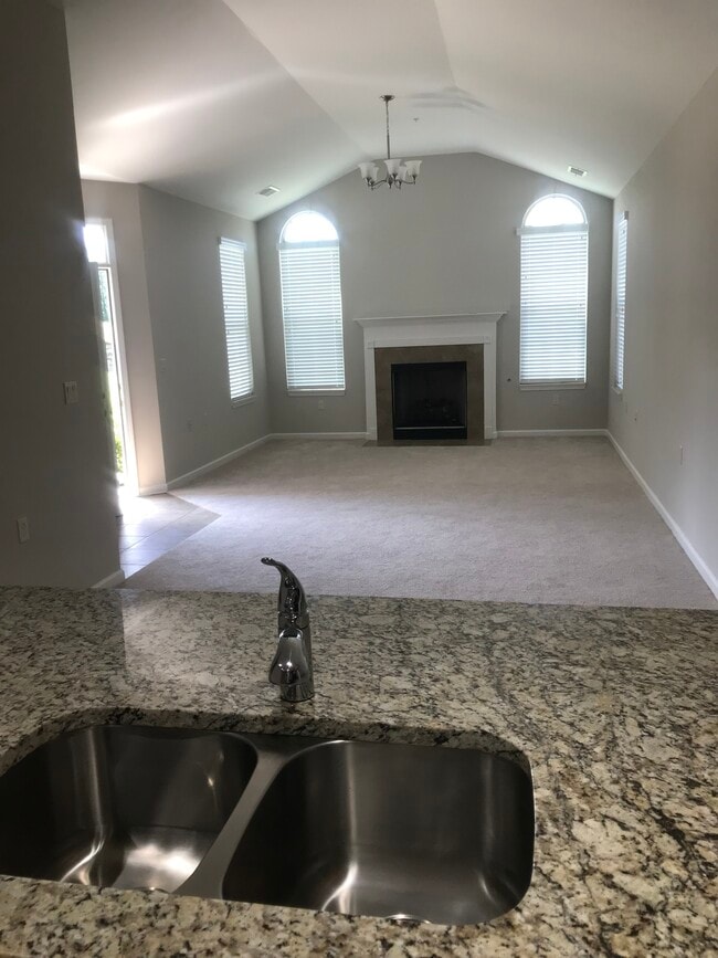 Photo - 1610 E Southfield Cir