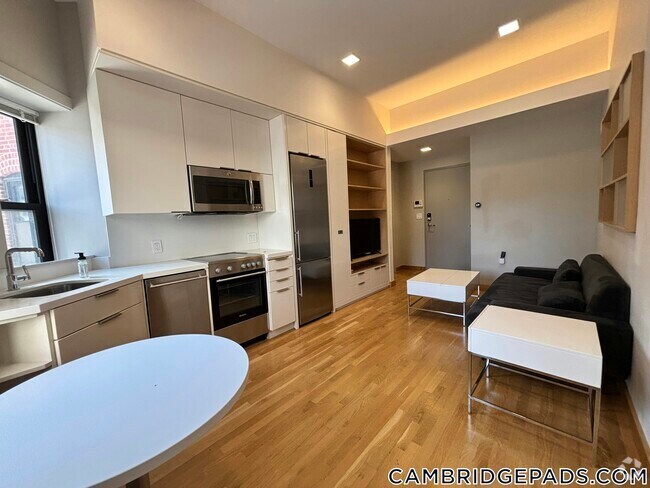 Building Photo - 115 Mt Auburn St Rental