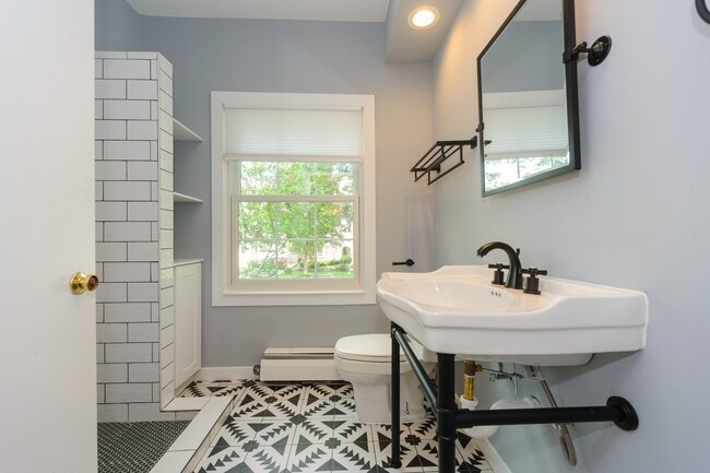 Photo - 706 Juniper Rd