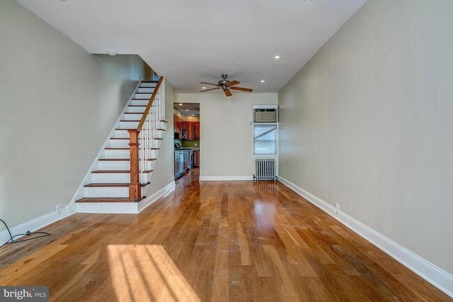 Photo - 3188 Mercer St