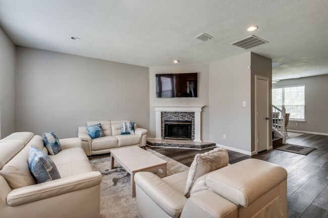 Photo - 817 Pryor Dr