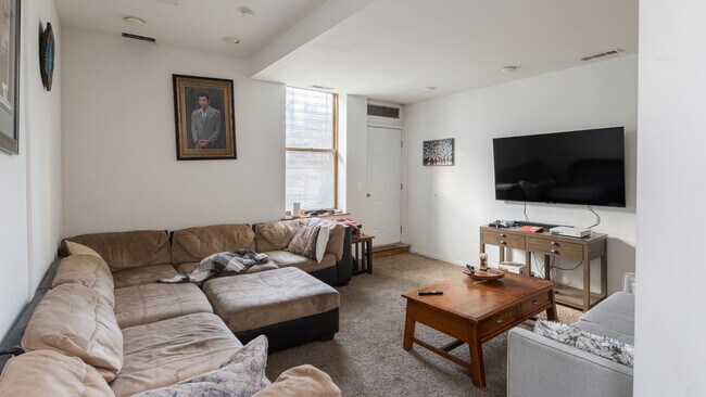 Photo - 1124 W Eddy St Unit 2