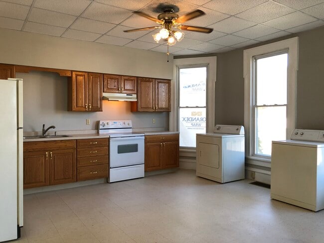 Photo - 101 W 5th St