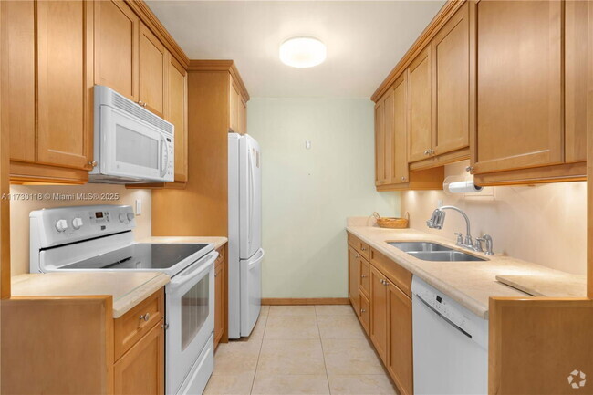Building Photo - 2301 Lucaya Bend Unit G1 Rental