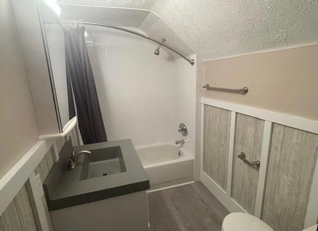 Photo - 120 N 9th St Unit EM Duplex - B