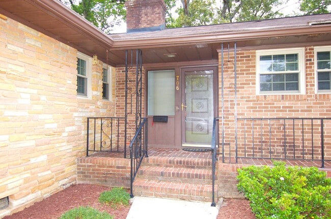 Photo - 706 Smedes Pl