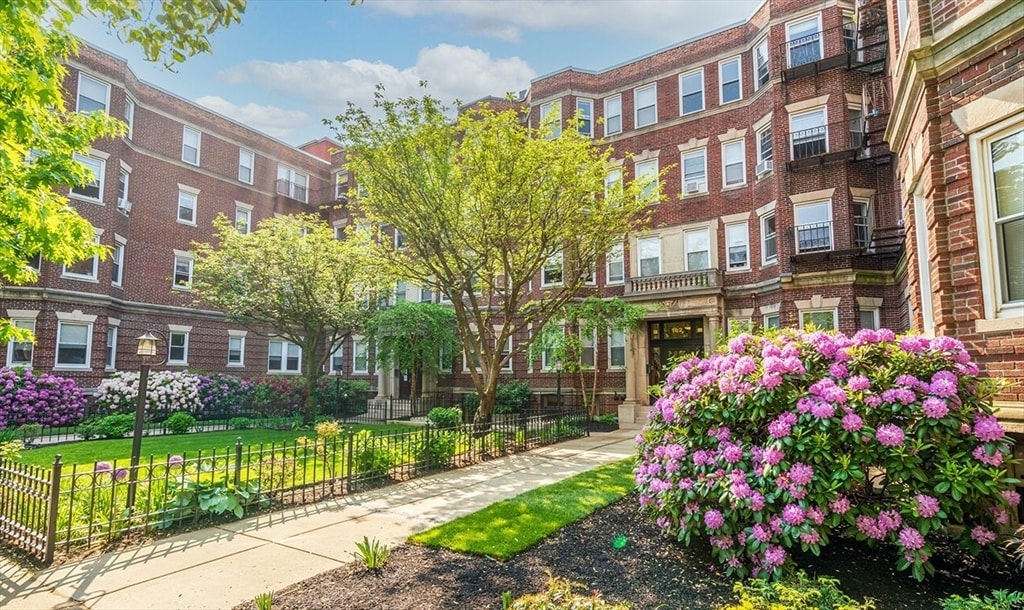 Photo - 100 Queensberry St Apartment Unit 05
