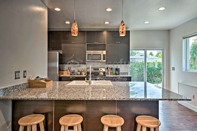 Building Photo - 462 E Haven Ave Unit C 1