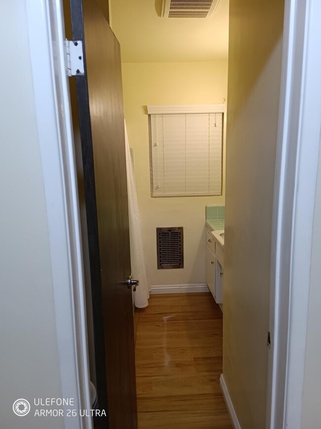 Photo - 2.0 bedroom in Bell California 90201 Unidad F