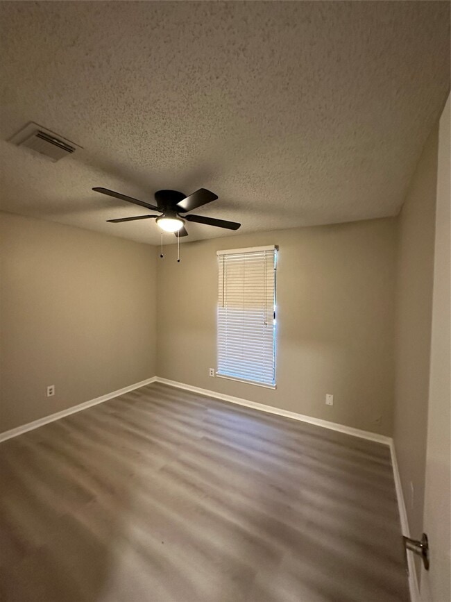 Photo - 15935 Kenbrook Dr