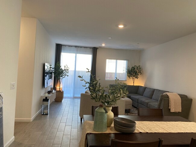 Planta abierta - 1683 Sandoval Dr