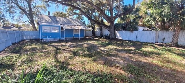 Photo - 821 Newton Ave S