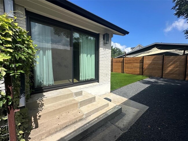 Photo - 4711 Fairview Dr