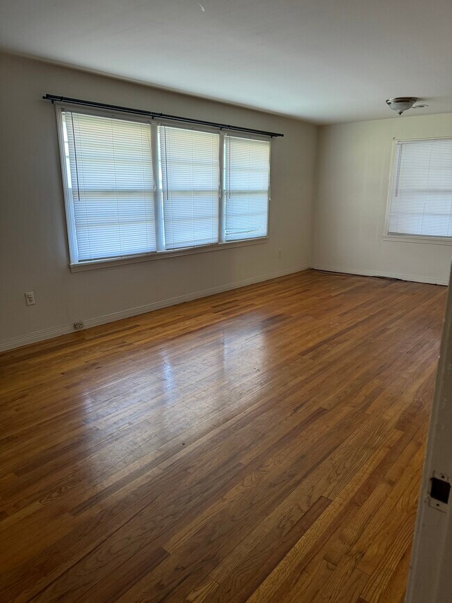 Photo - 313 N Dean Rd House