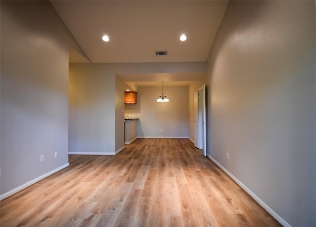 Building Photo - 11711 Memorial Dr Unit 384