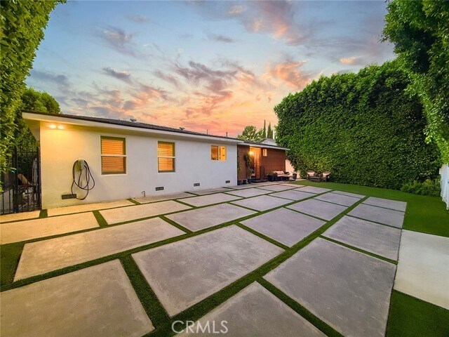 15722 Magnolia Blvd