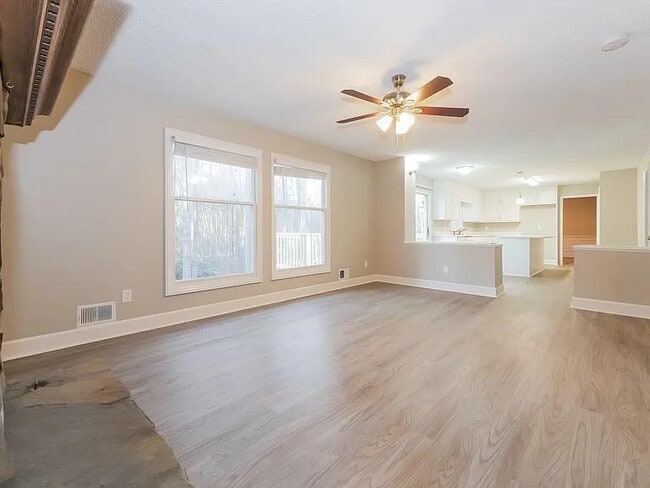 Photo - 325 Derby Dr