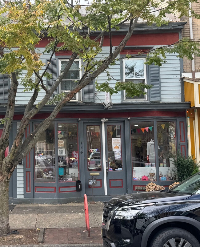 144 Farnsworth Ave Unit 2