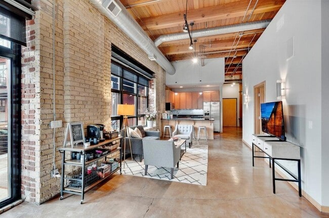 Photo - 607 Washington Ave S