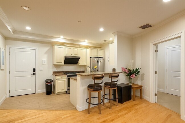 Photo - 463 Rutherford Ave Unidad U304