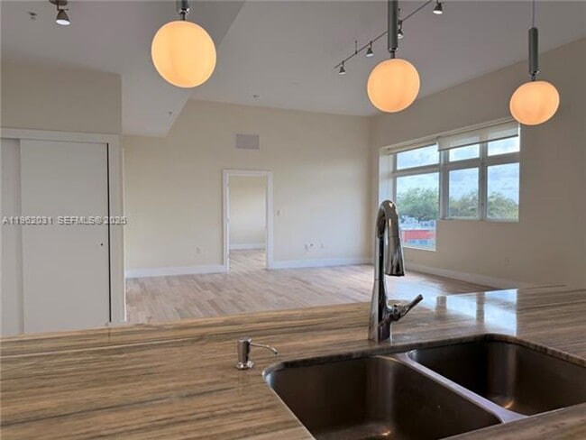 Photo - 6701 Biscayne Blvd Unidad 6701 Biscayne Blvd # 303